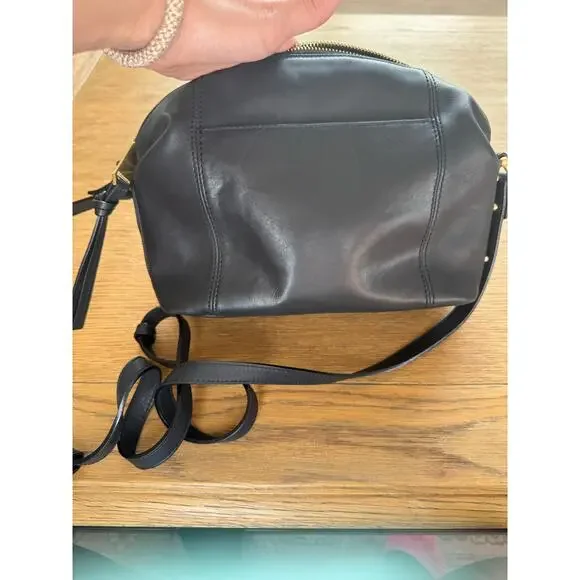 Brahmin Black Leather Crossbody with gold hardware and zipper closure - Picture 6 of 16